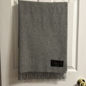 Wilfred 100% Wool Narrow Blanket Scarf (Heather grey)